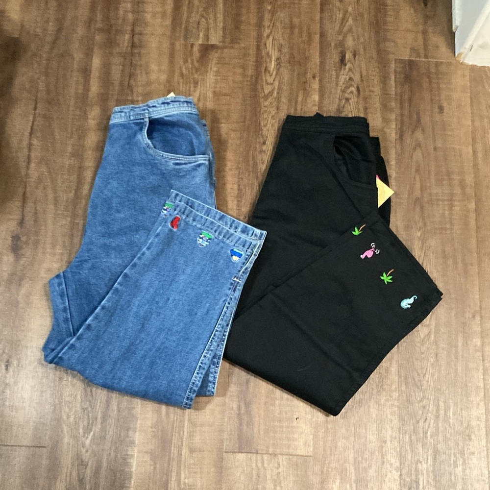 Two NWT capri jeans with embroidered details